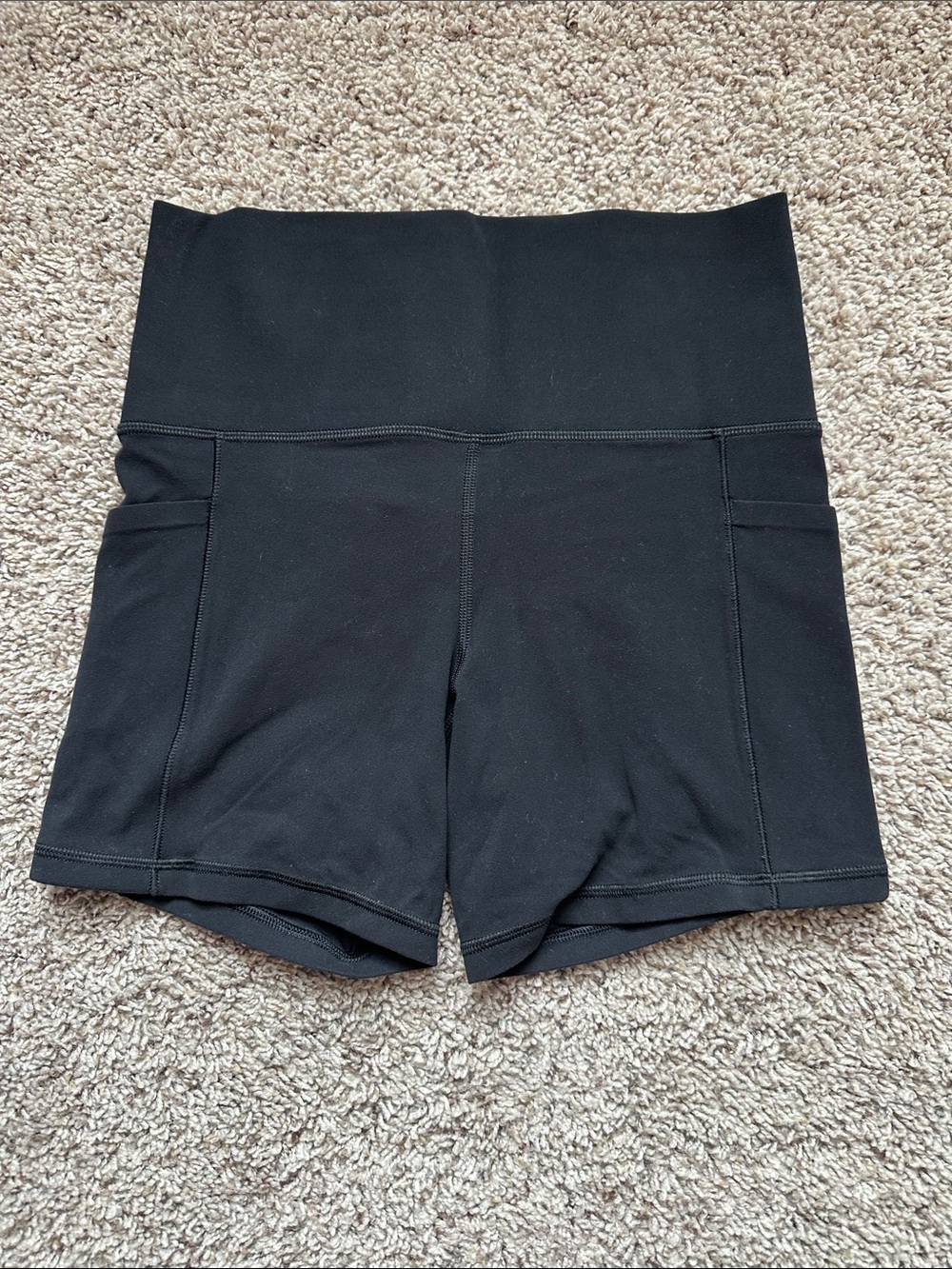 Athleta Salutation Stash Short size Small